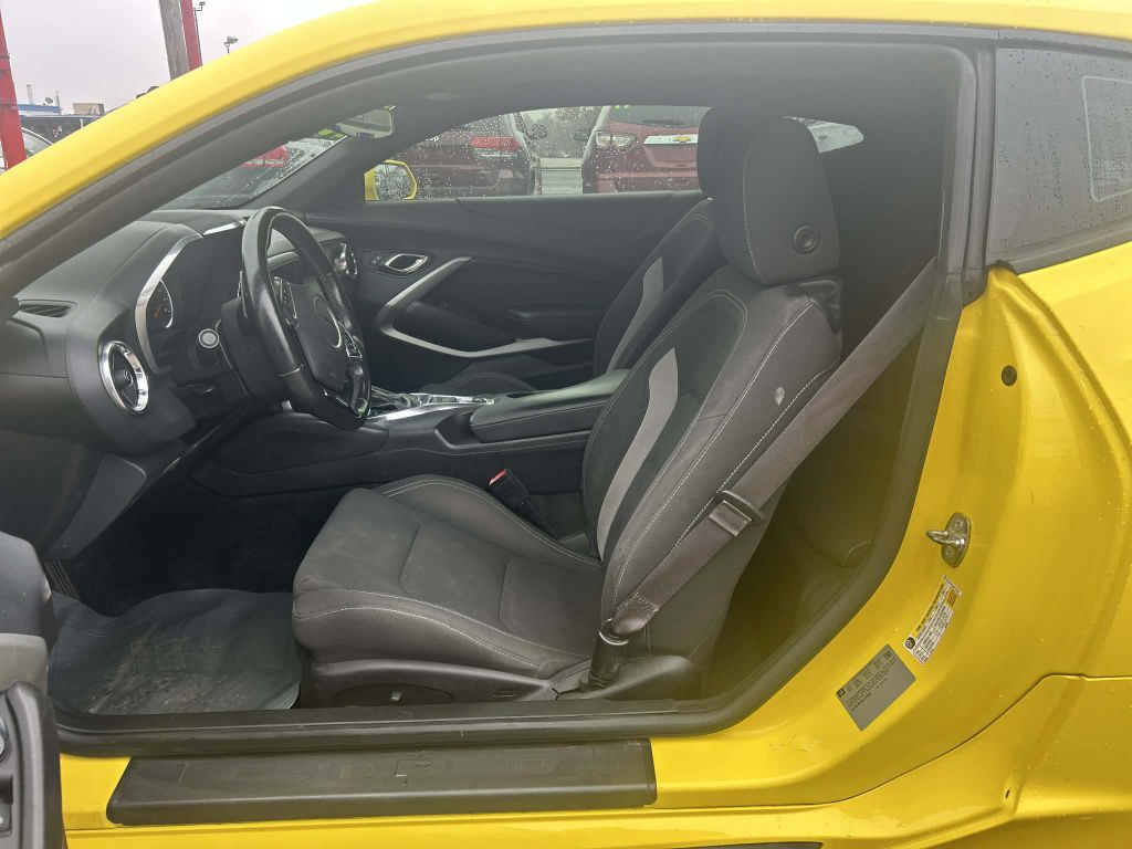 2016 Chevrolet Camaro Image 3