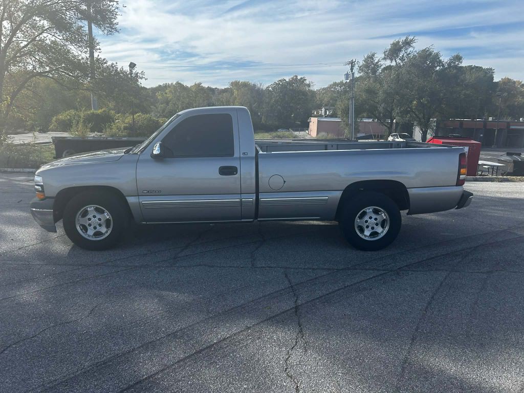 2000 Chevrolet Silverado 1500 Image 1