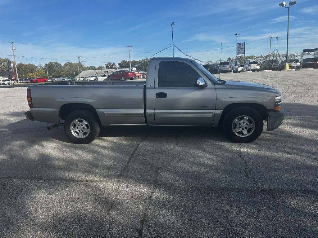 2000 Chevrolet Silverado 1500 Image 2