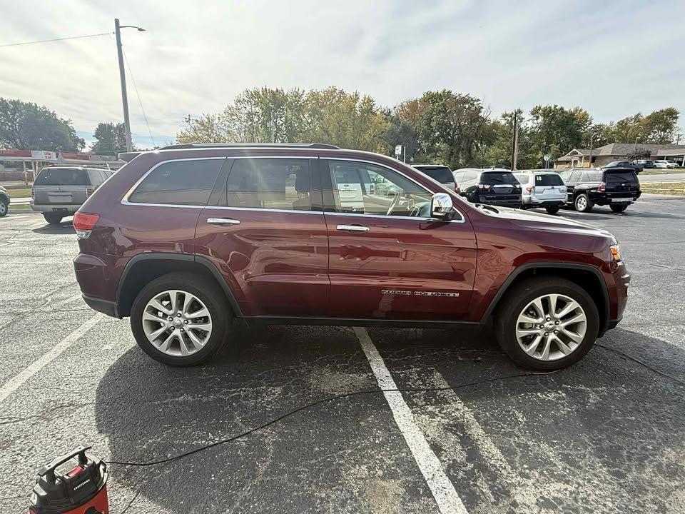 2017 Jeep Grand Cherokee Image 2