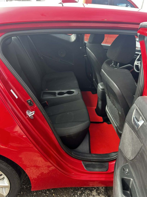 2016 Hyundai Veloster Image 2