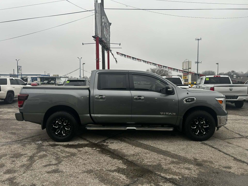 2017 Nissan Titan Image 2