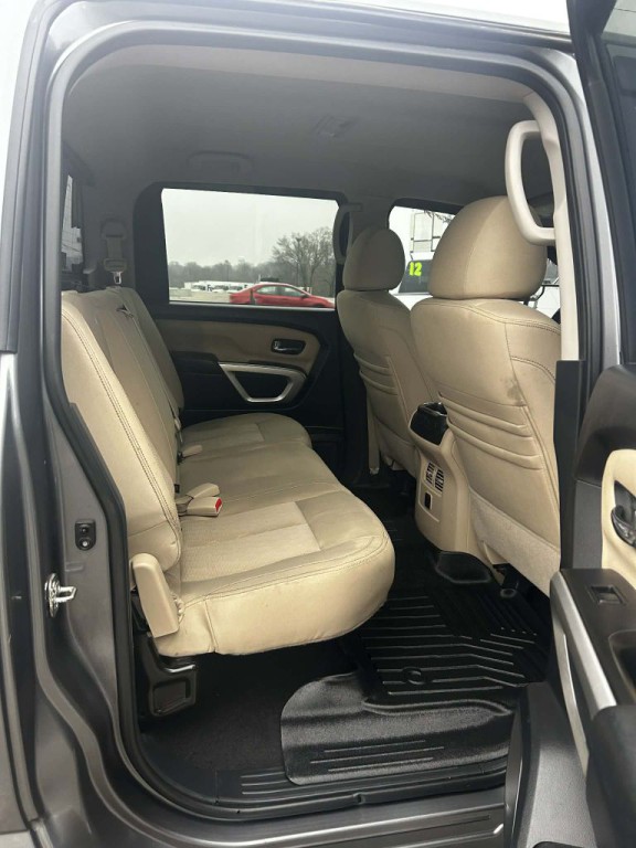 2017 Nissan Titan Image 5