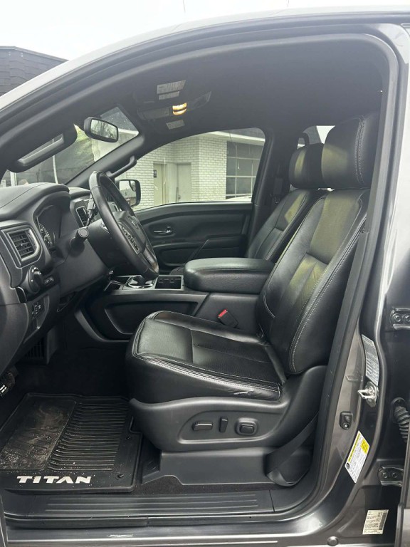 2019 Nissan Titan Image 3