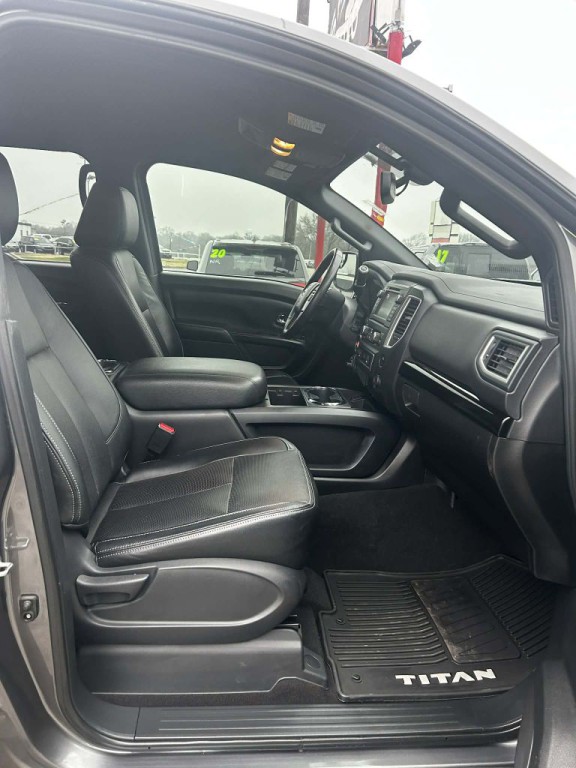 2019 Nissan Titan Image 6