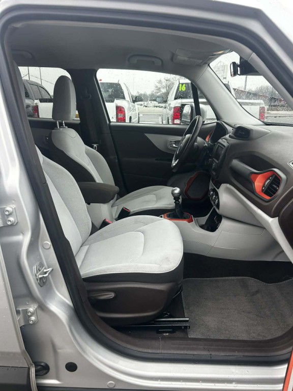 2016 Jeep Renegade Image 3