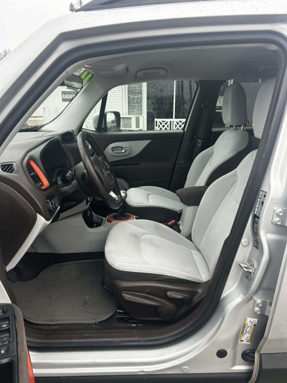 2016 Jeep Renegade Image 6