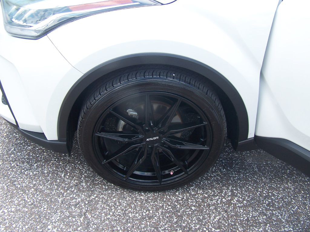 2021 Toyota C-HR Image 14