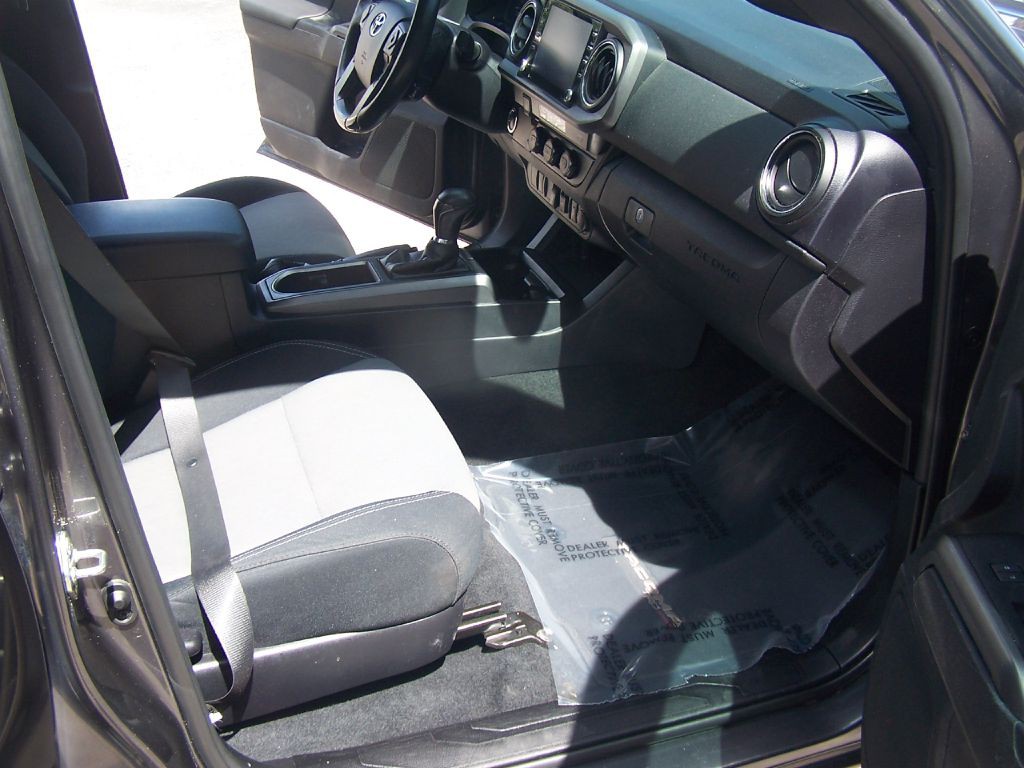 2021 Toyota Tacoma Image 8