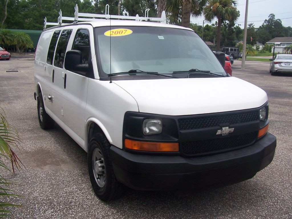 2007 Chevrolet Express Image 3