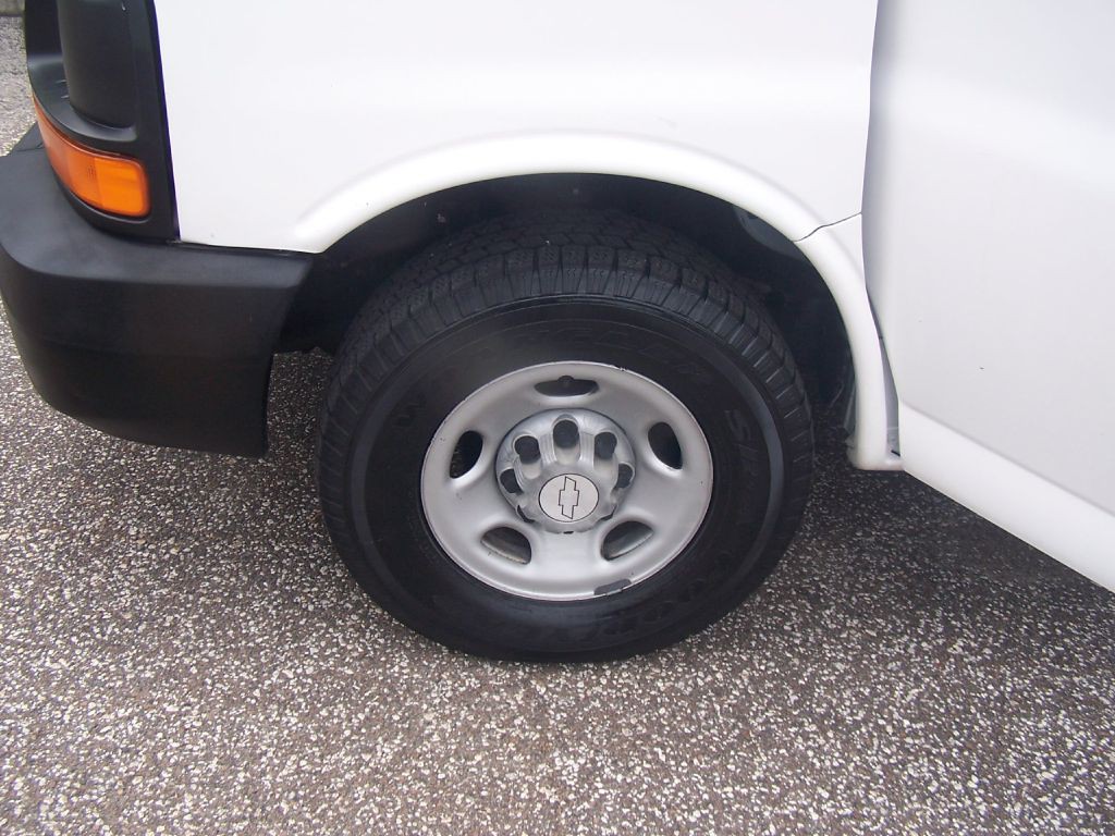 2007 Chevrolet Express Image 13