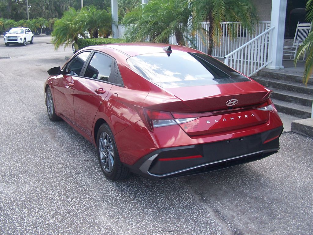 2024 Hyundai Elantra Image 5