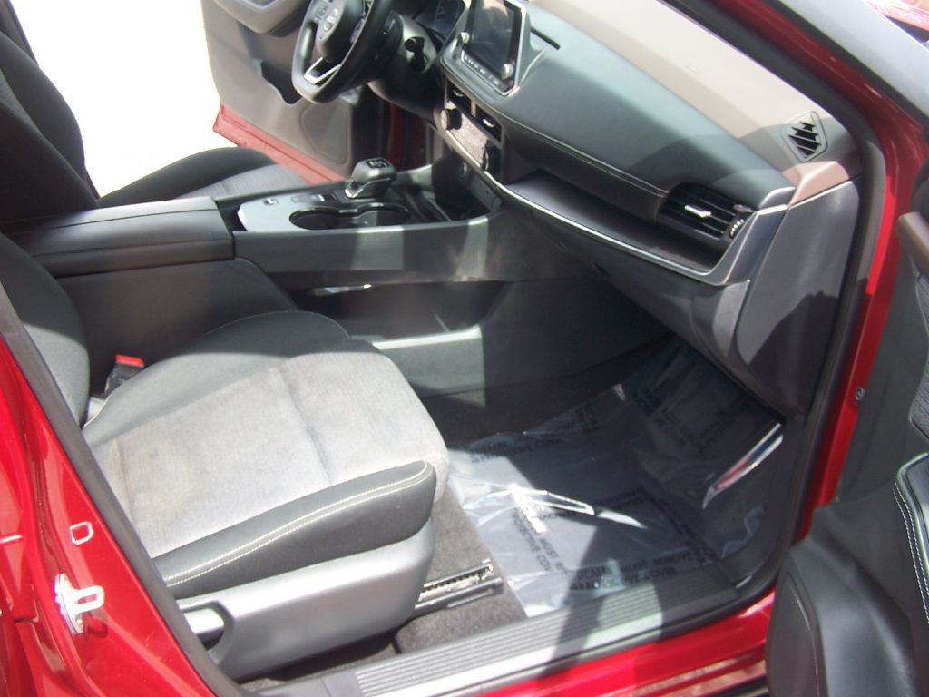 2023 Nissan Rogue Image 8