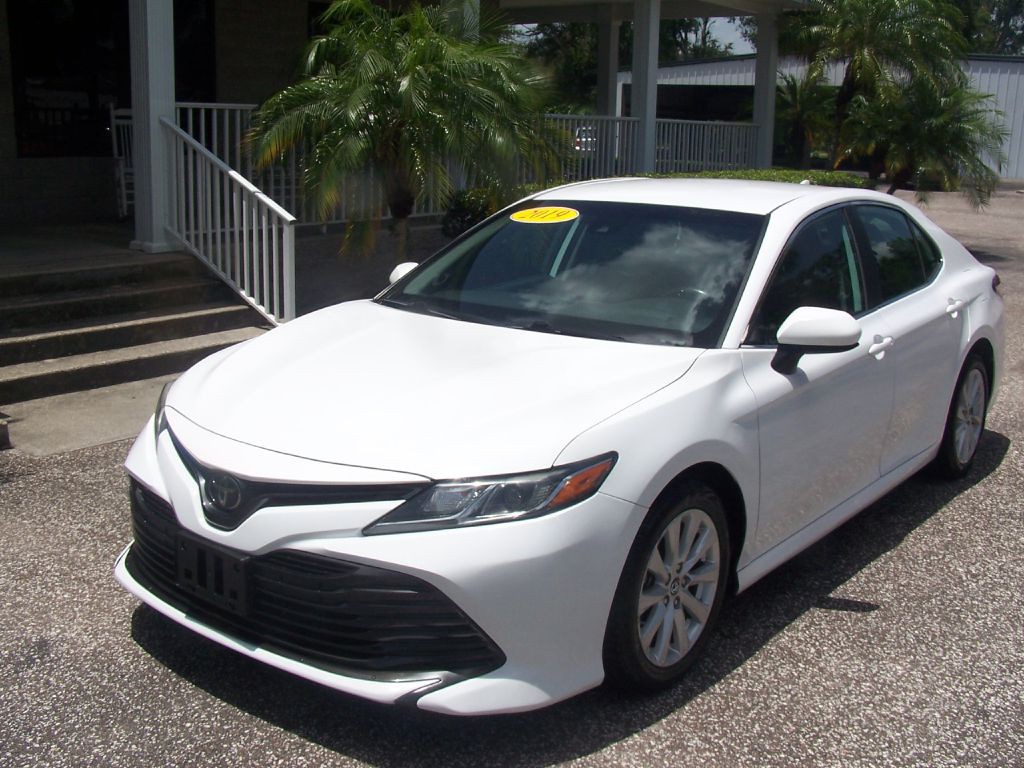 2019 Toyota Camry Image 2