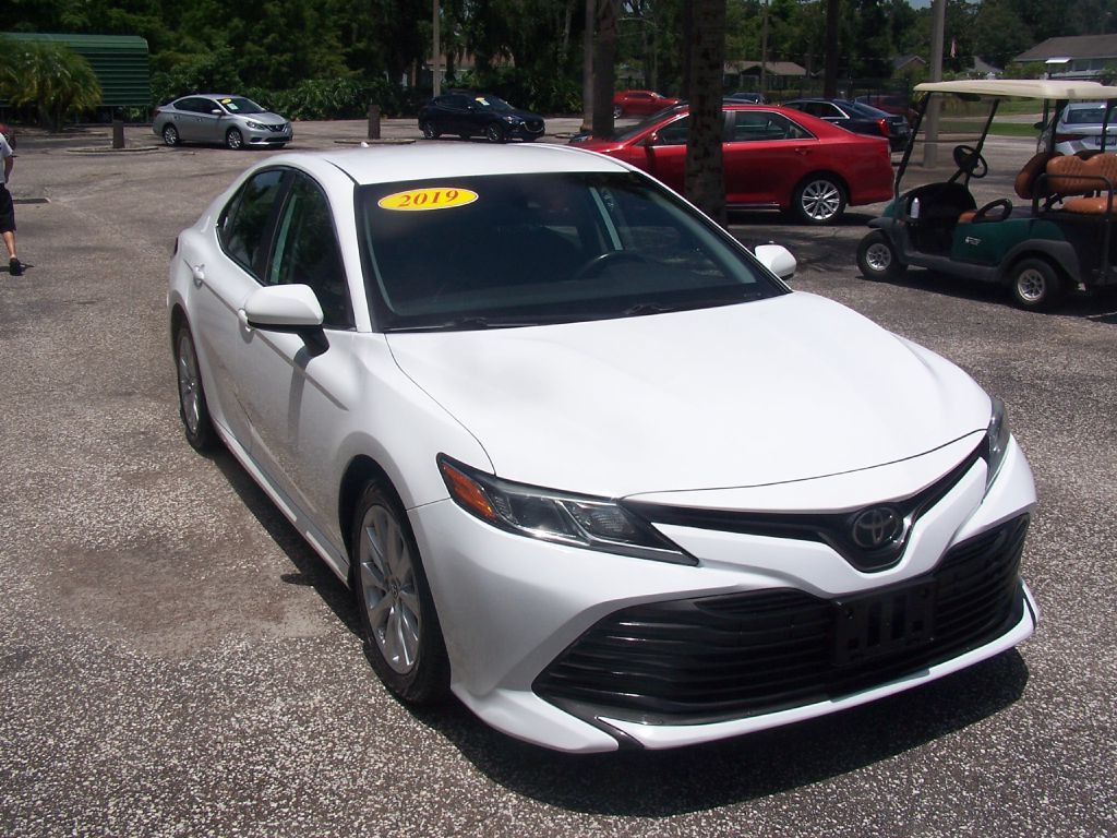 2019 Toyota Camry Image 3