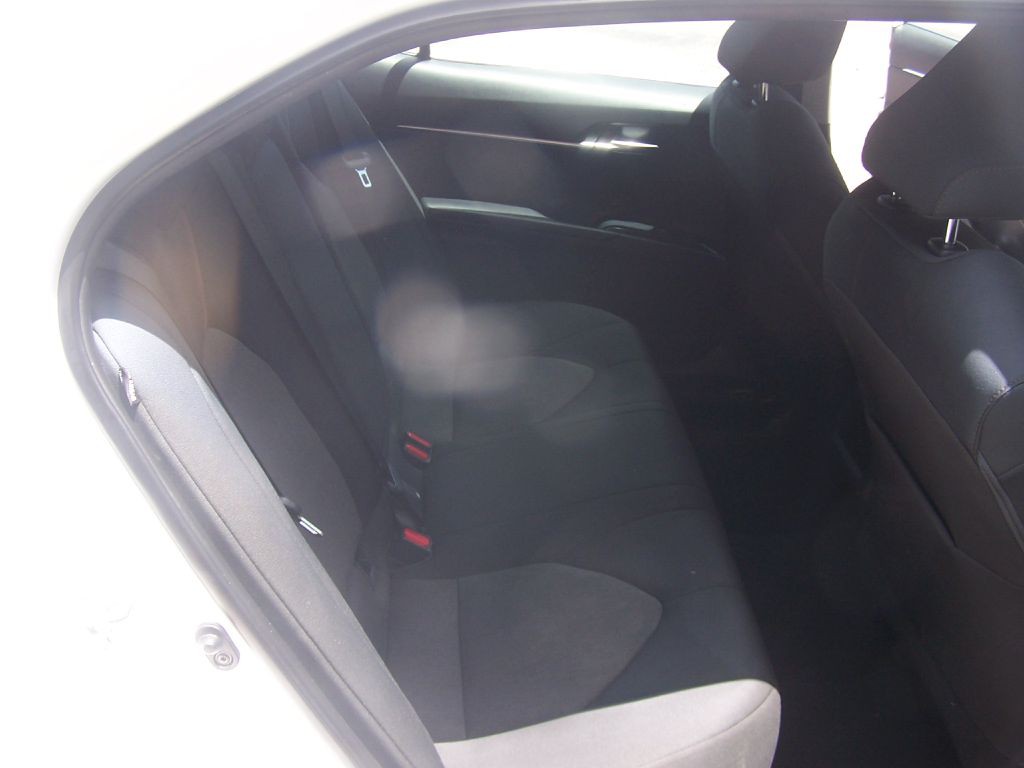 2019 Toyota Camry Image 9