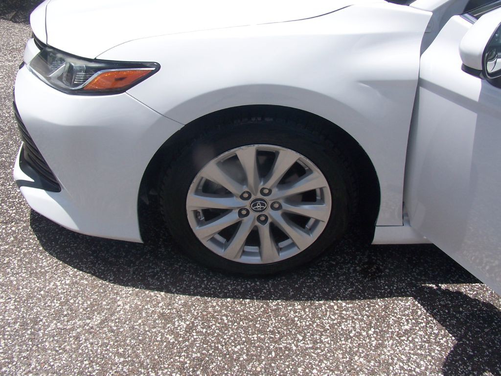 2019 Toyota Camry Image 14