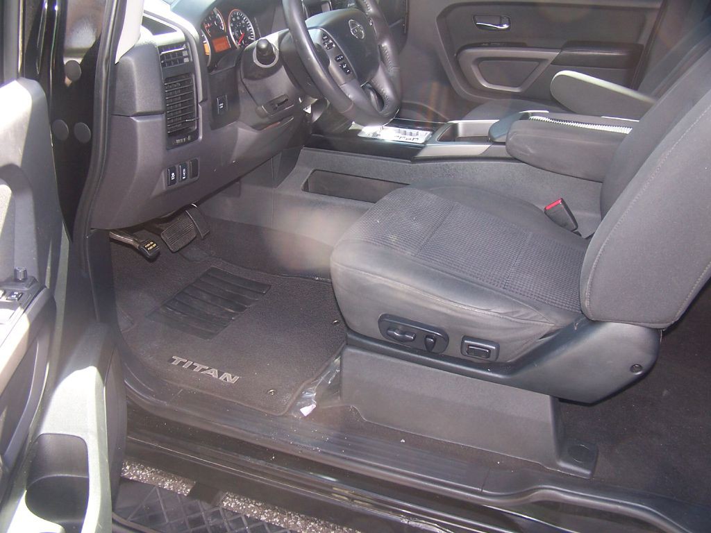 2015 Nissan Titan Image 6