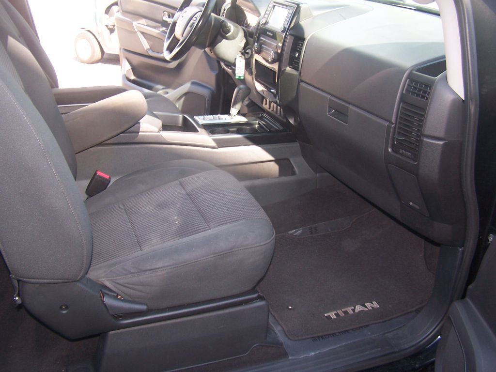 2015 Nissan Titan Image 8