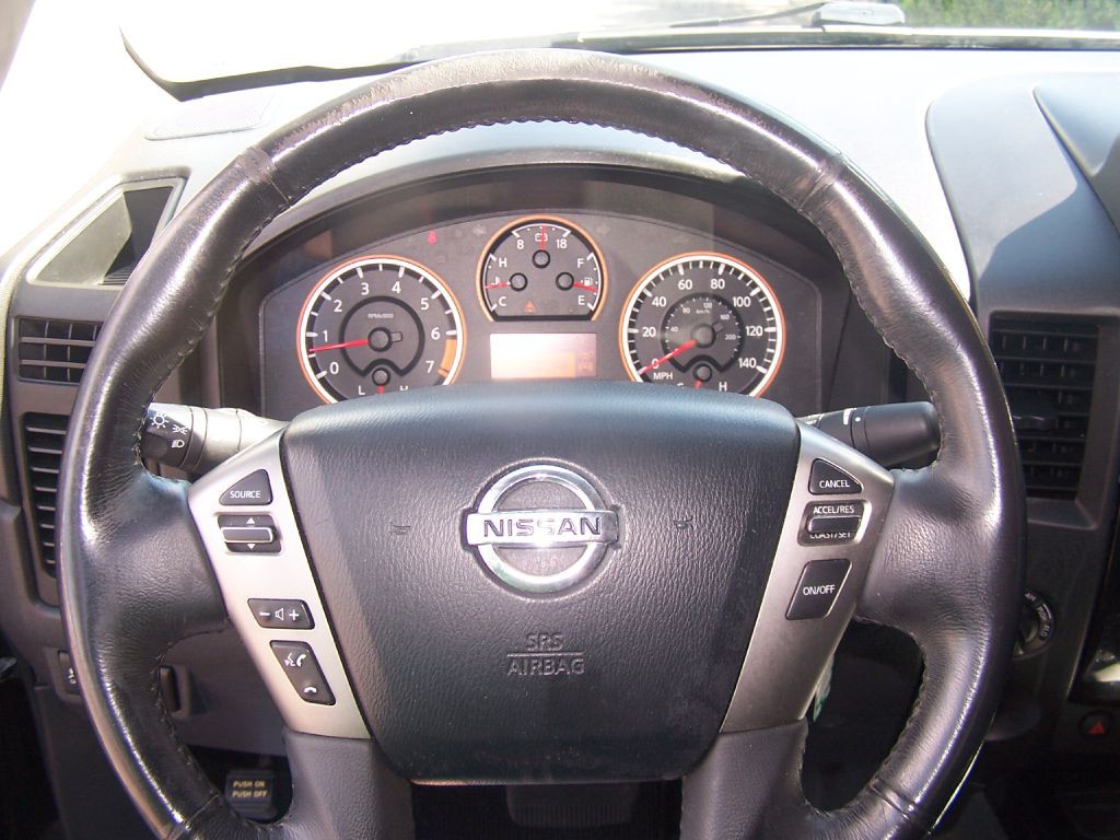 2015 Nissan Titan Image 11