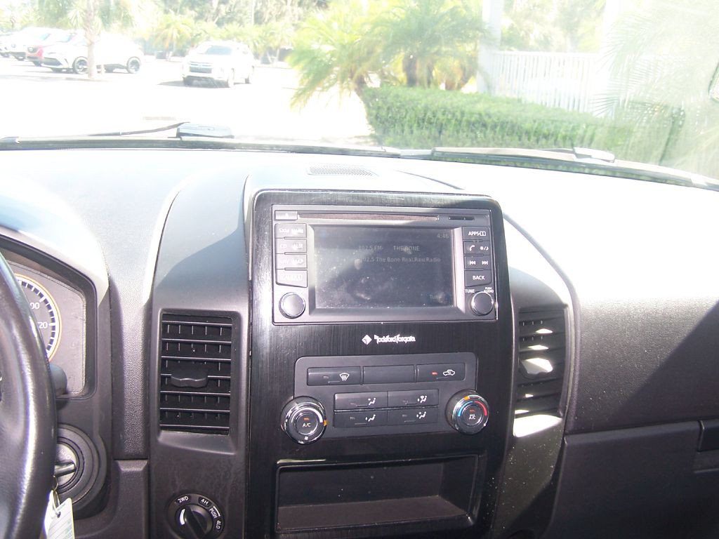 2015 Nissan Titan Image 12