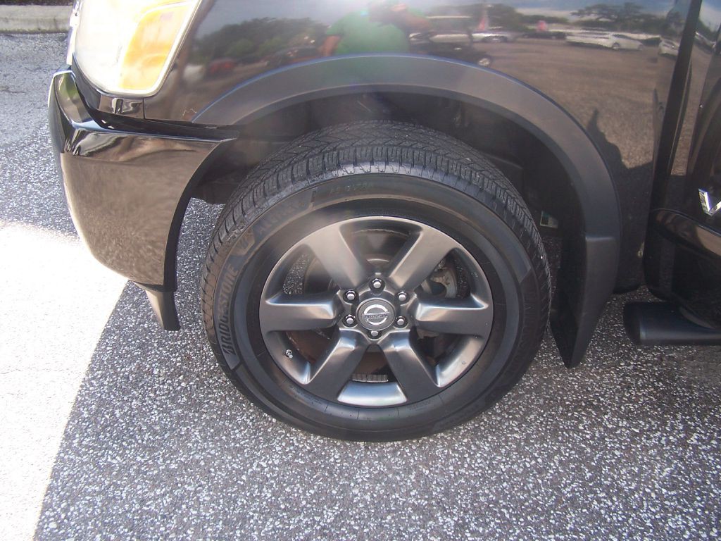 2015 Nissan Titan Image 14
