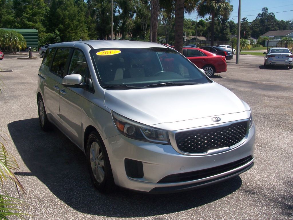2017 Kia Sedona Image 3