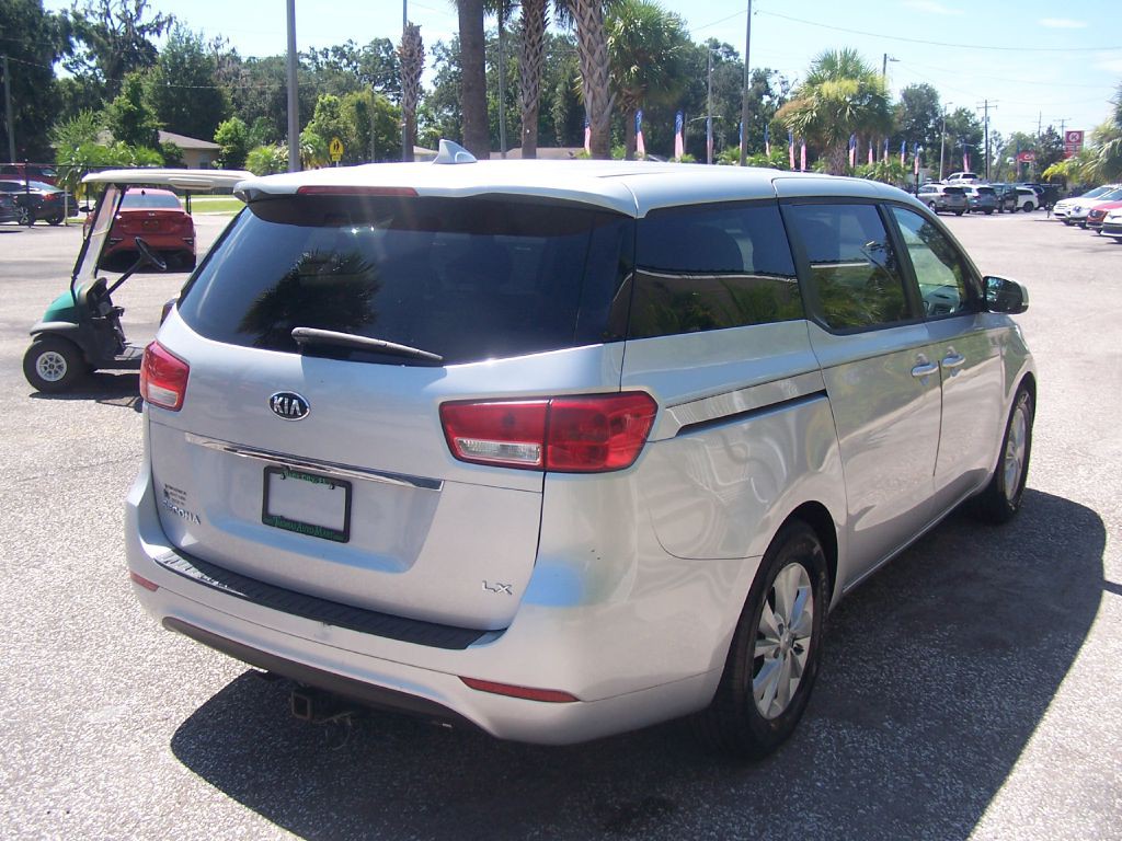 2017 Kia Sedona Image 4