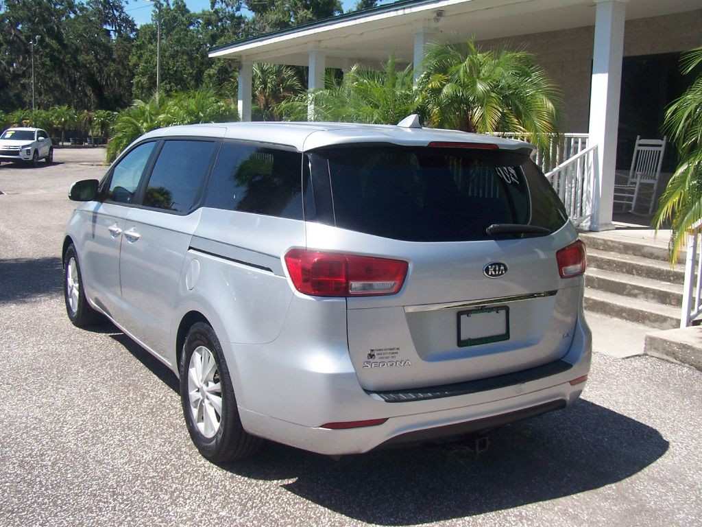 2017 Kia Sedona Image 5