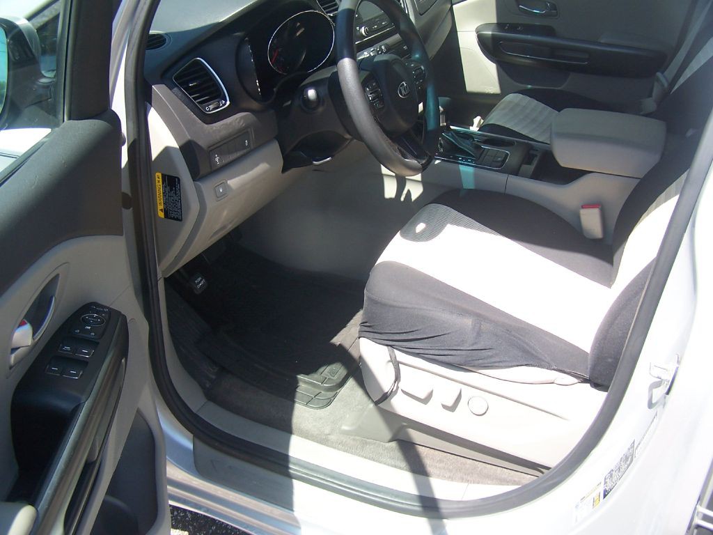 2017 Kia Sedona Image 6