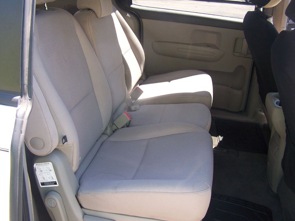 2017 Kia Sedona Image 10