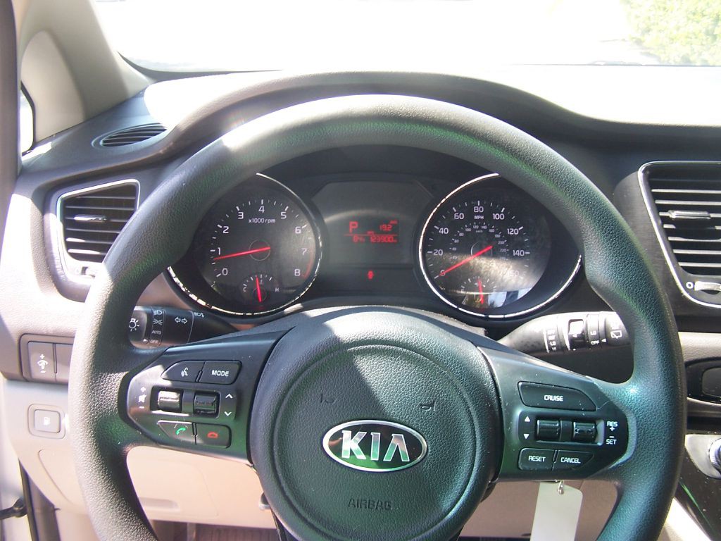 2017 Kia Sedona Image 13