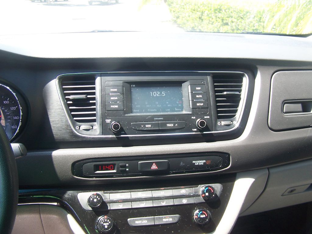 2017 Kia Sedona Image 14