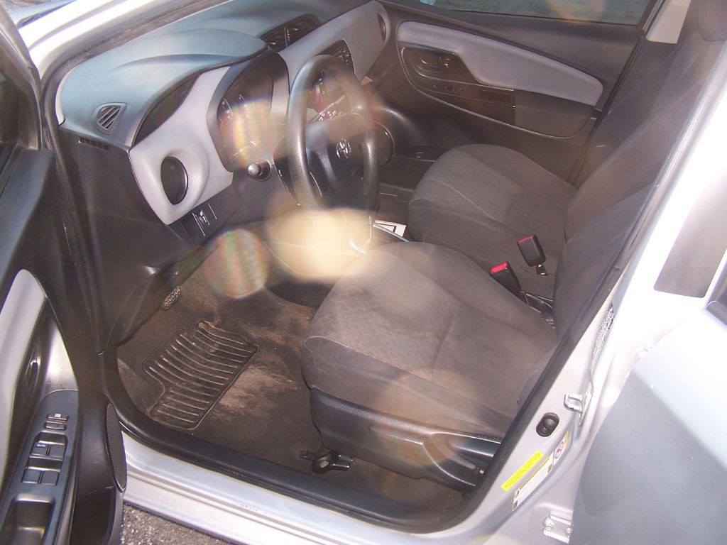 2015 Toyota Yaris Image 6