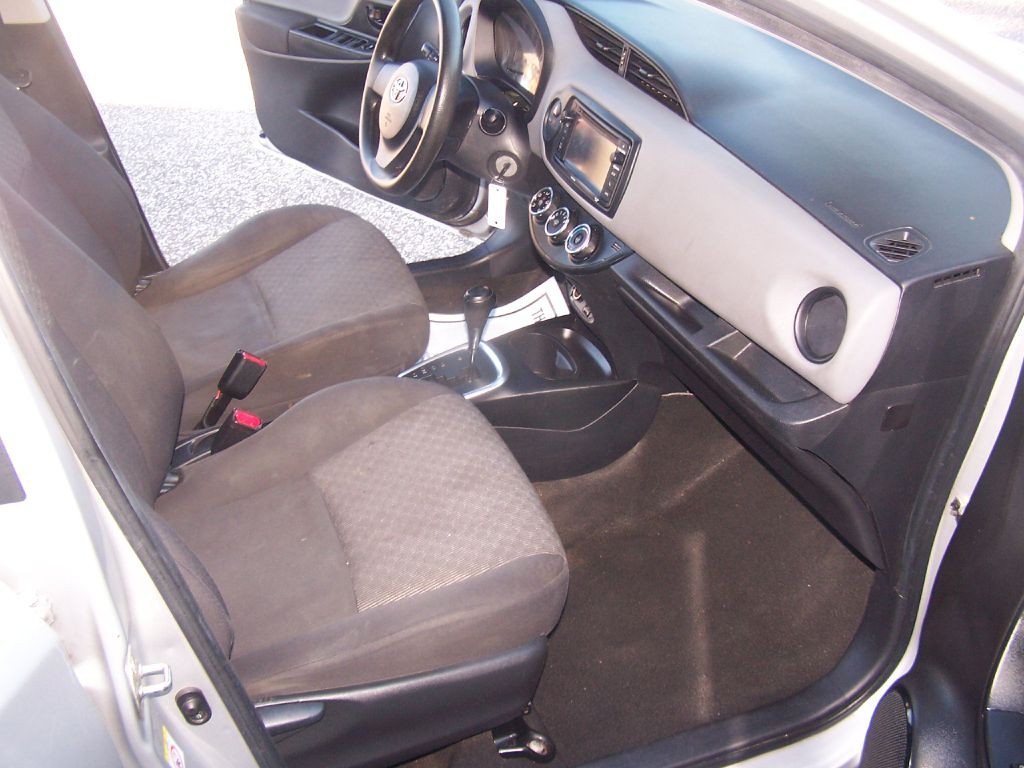 2015 Toyota Yaris Image 8