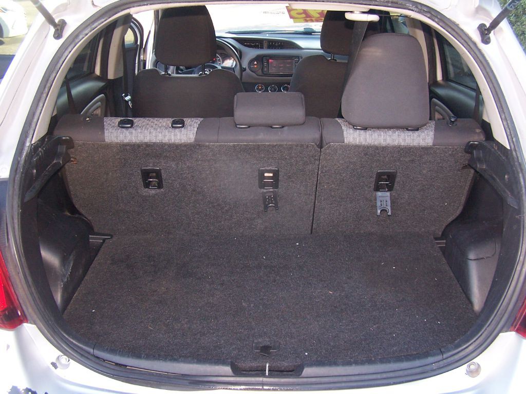 2015 Toyota Yaris Image 10