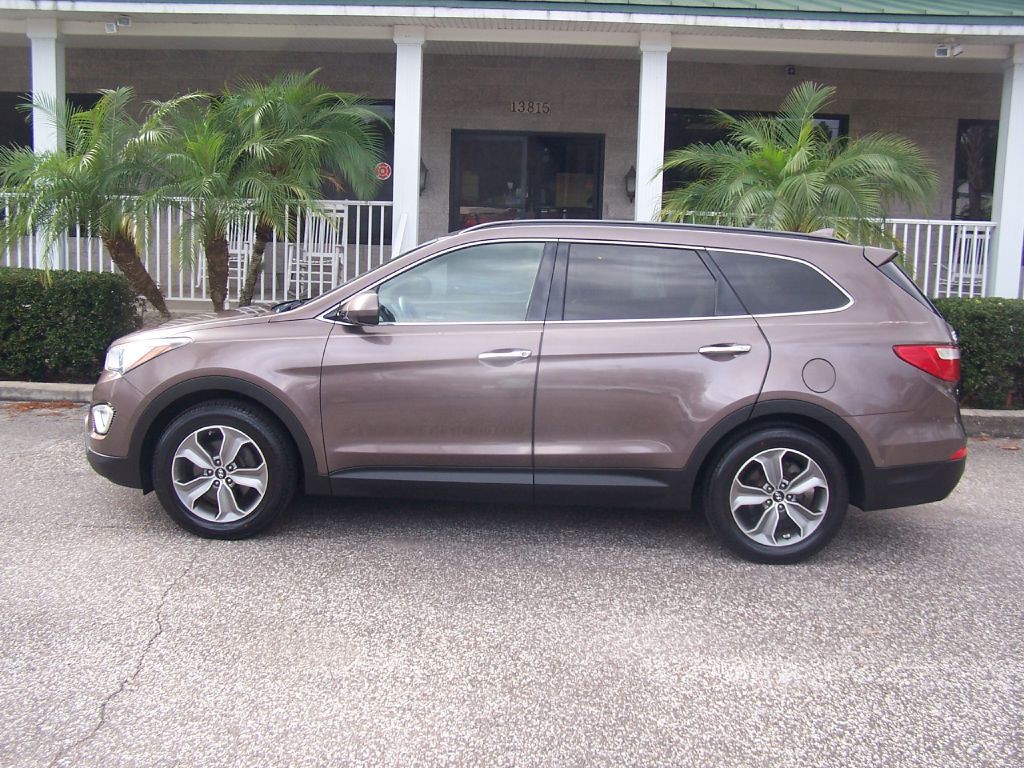 2015 Hyundai Santa Fe Image 1