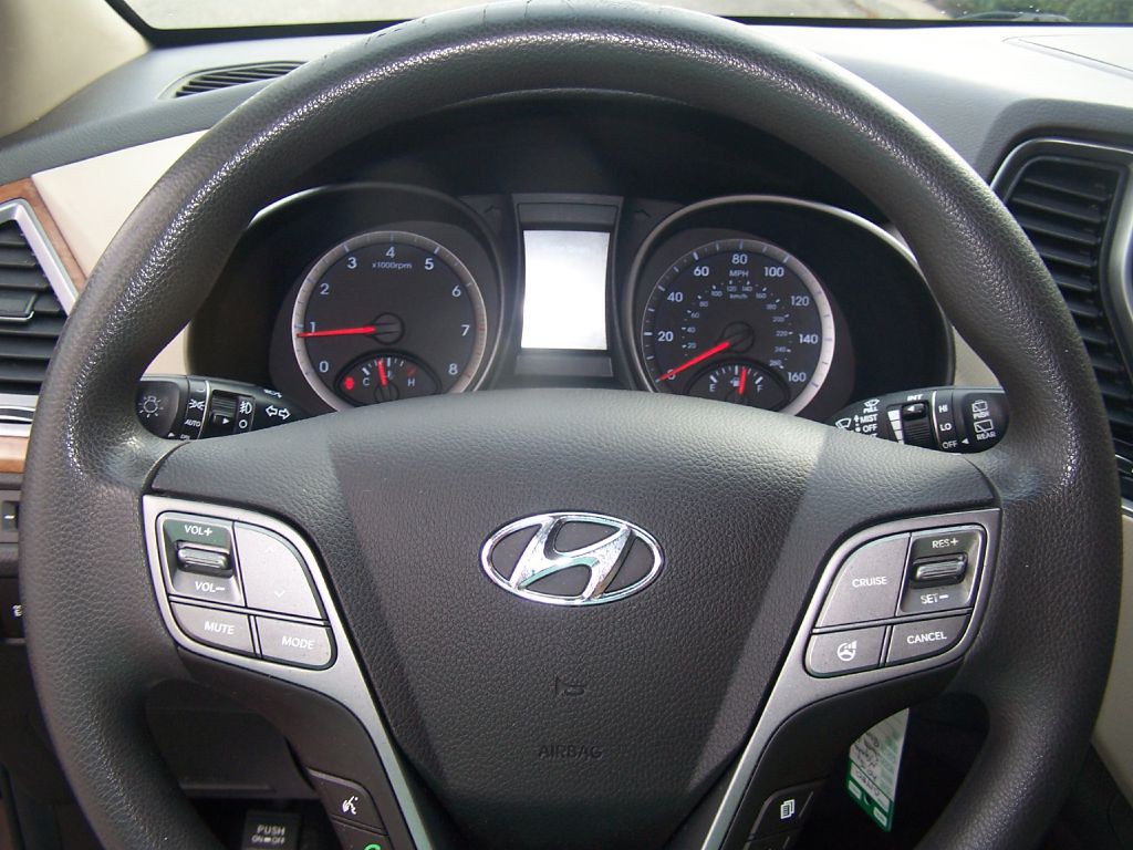 2015 Hyundai Santa Fe Image 13