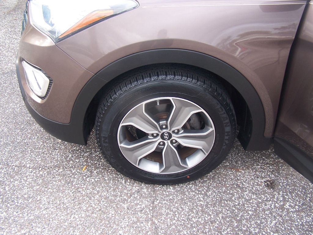2015 Hyundai Santa Fe Image 16