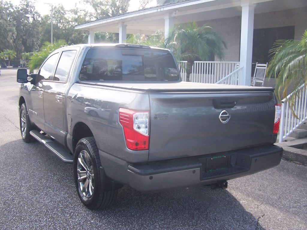 2018 Nissan Titan Image 5