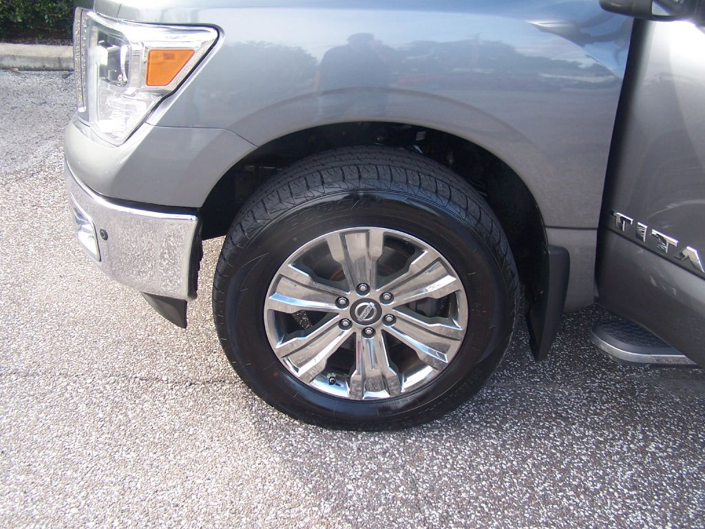 2018 Nissan Titan Image 14