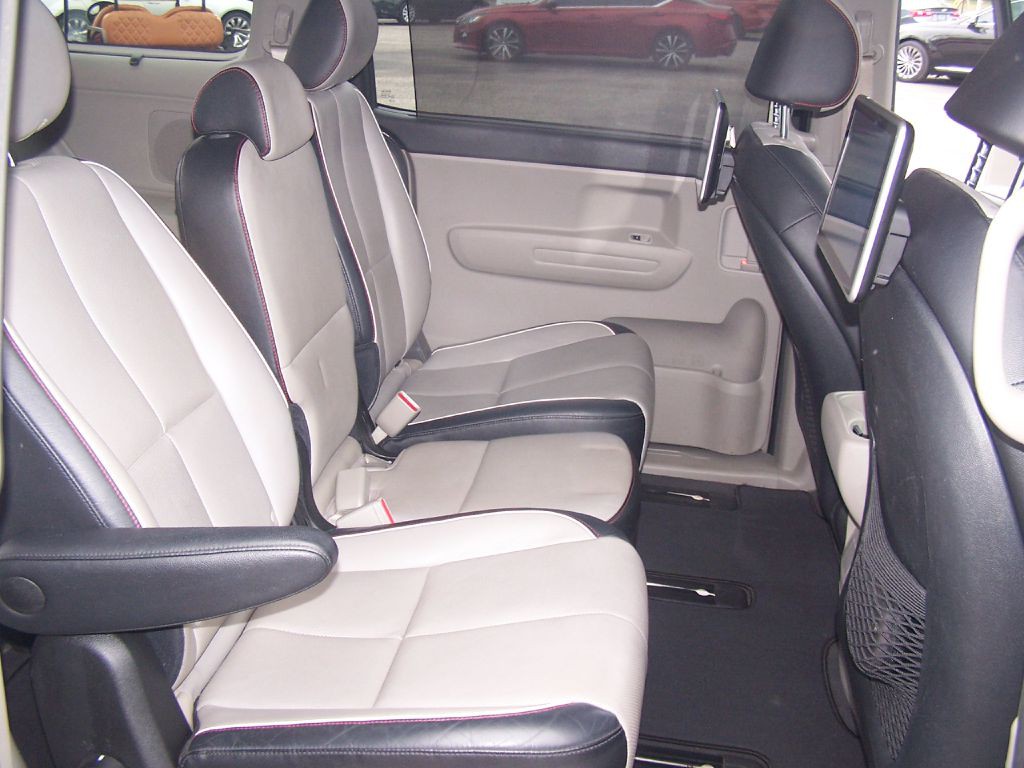 2019 Kia Sedona Image 11