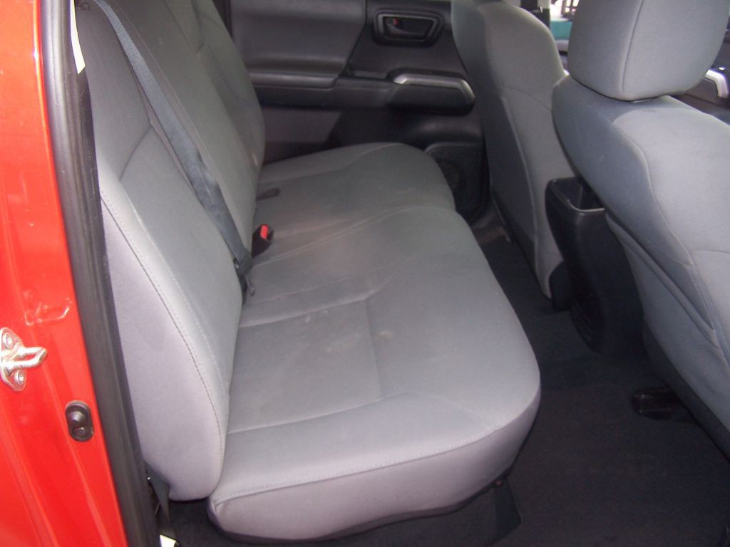 2016 Toyota Tacoma Image 9