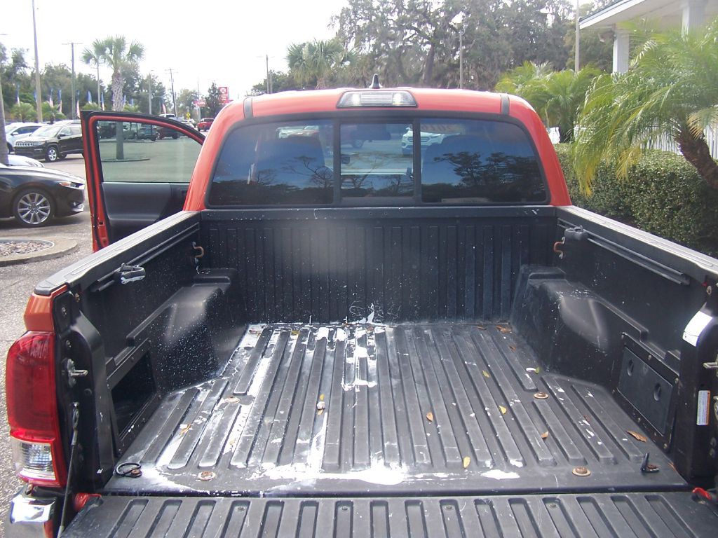 2016 Toyota Tacoma Image 10