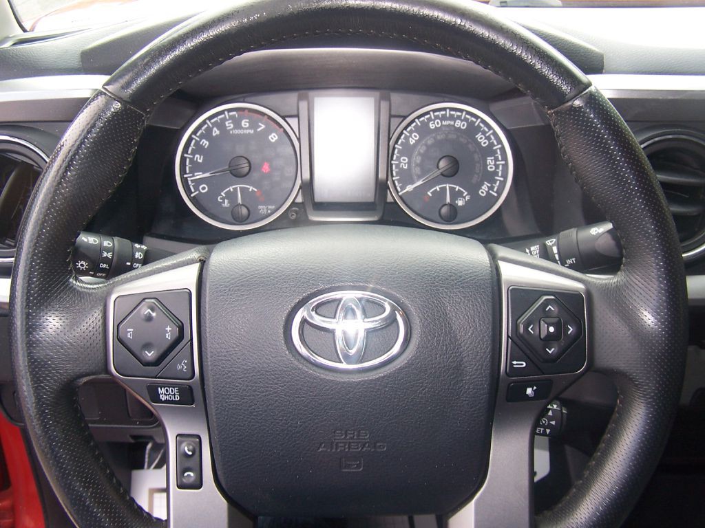 2016 Toyota Tacoma Image 11