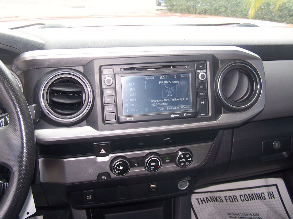 2016 Toyota Tacoma Image 12