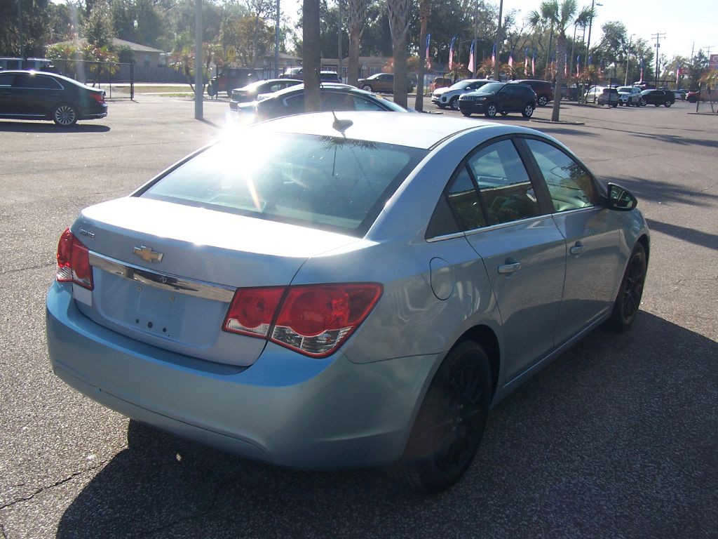 2011 Chevrolet Cruze Image 4