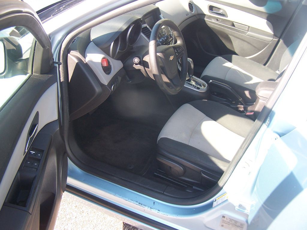 2011 Chevrolet Cruze Image 6