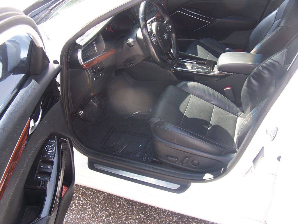 2017 Kia Cadenza Image 6