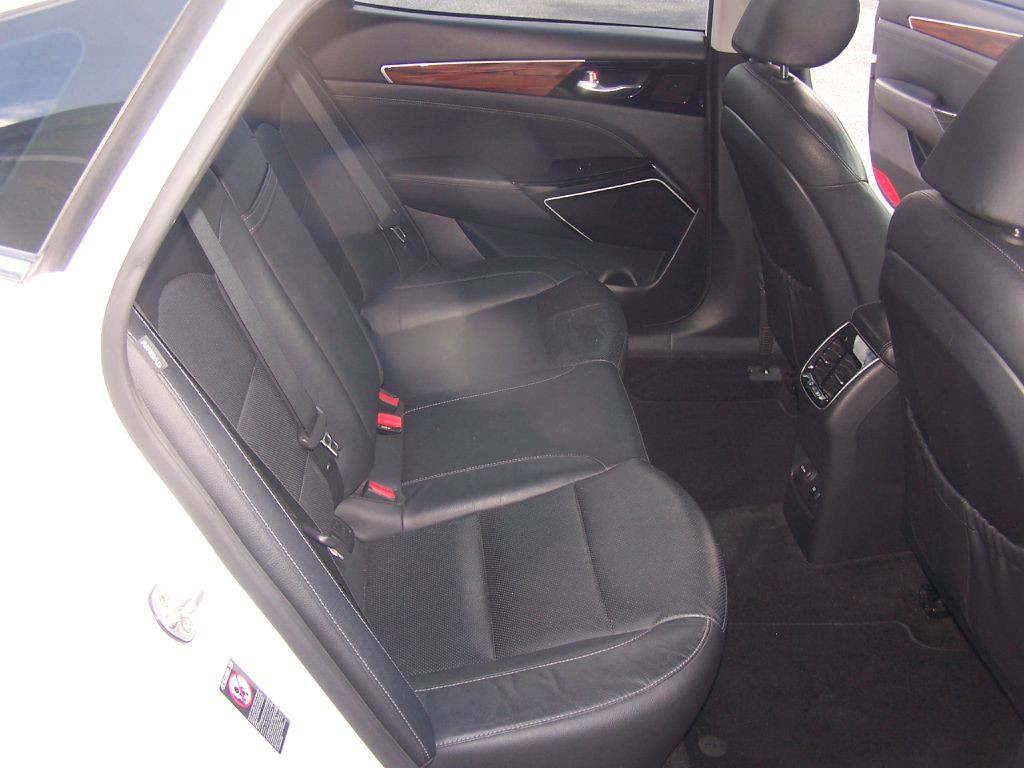 2017 Kia Cadenza Image 9